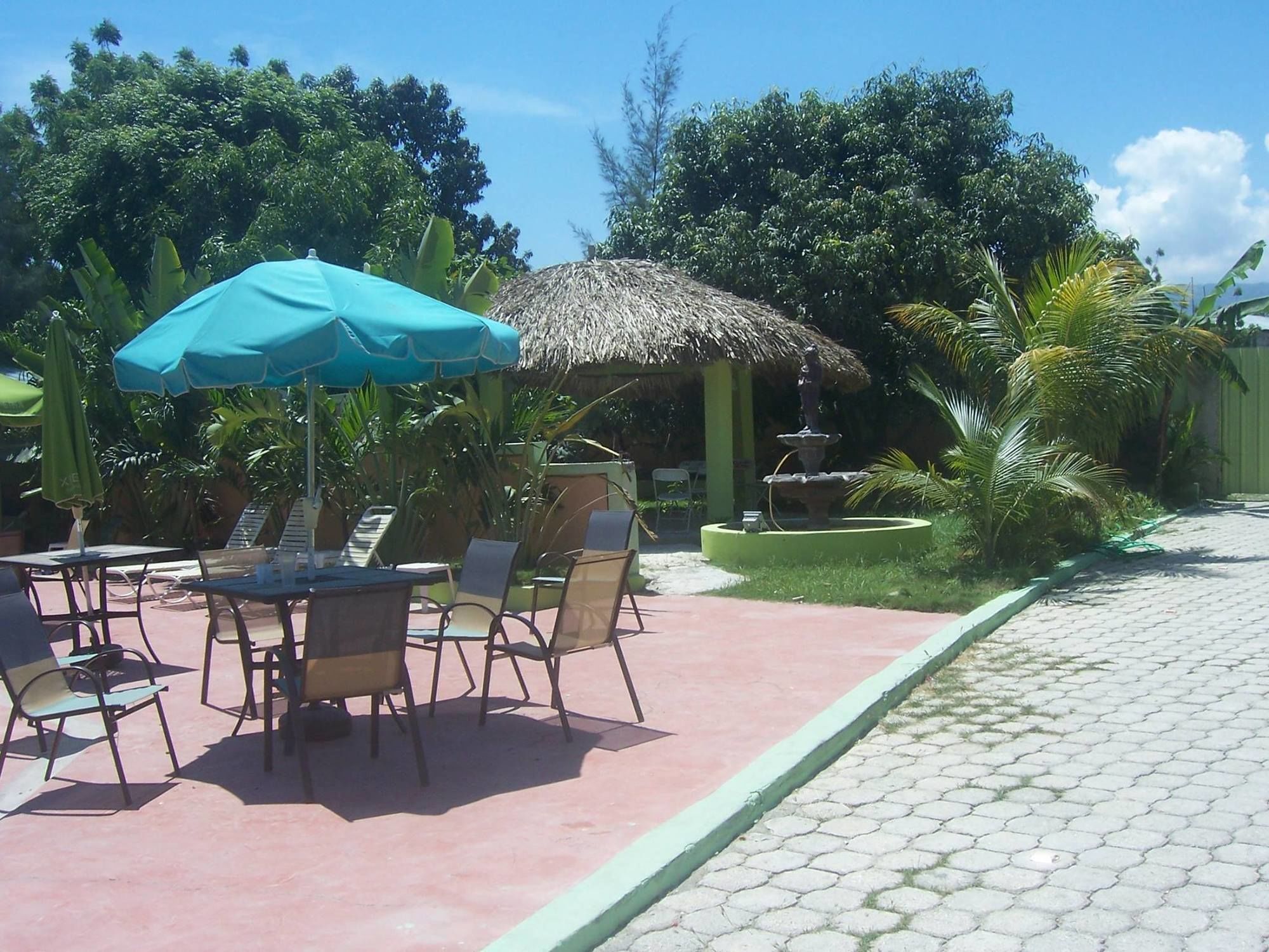 La Cayenna Hotel Et Restaurant Port-au-Prince Exteriör bild